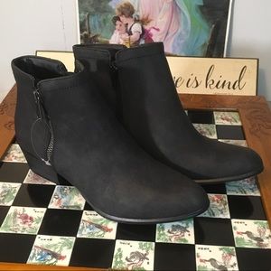 Union Bay Size 8.5 M Women’s Boot Benefits Charity